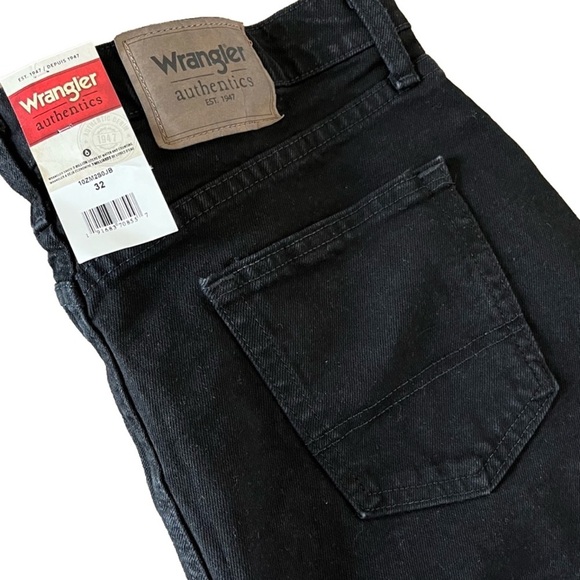 NWT Wrangler Authentics Men's Classic Jean Short in Black Size 32 - Picture 8 of 9